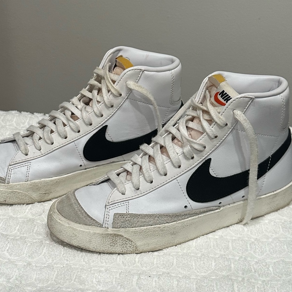 Nike Women’s Blazer Mid 77 High-Top Sneakers size 9